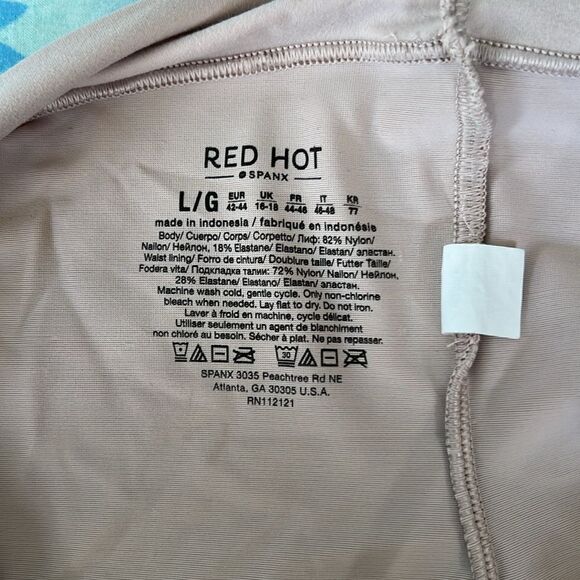 Red Hot Spanx High Waisted Shorts - L - Picture 5 of 7